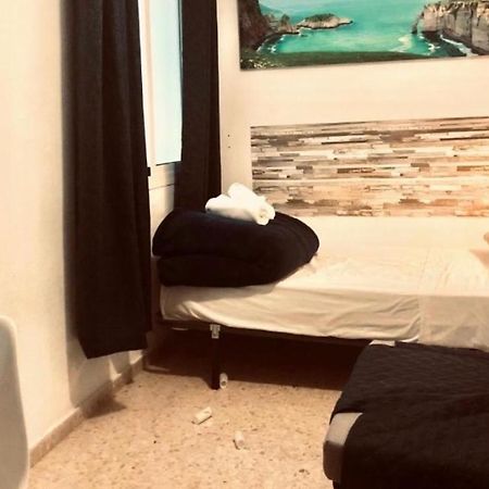 Low Cost Room Málaga Esterno foto