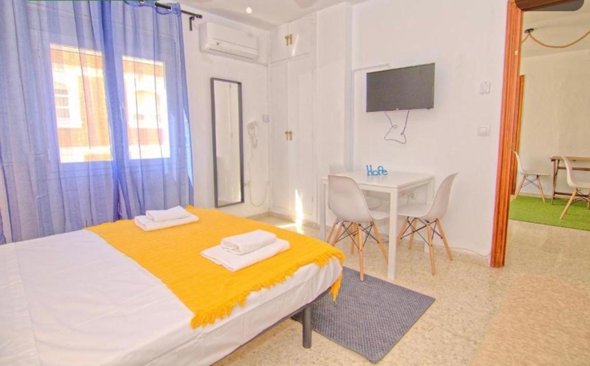 Low Cost Room Málaga Esterno foto