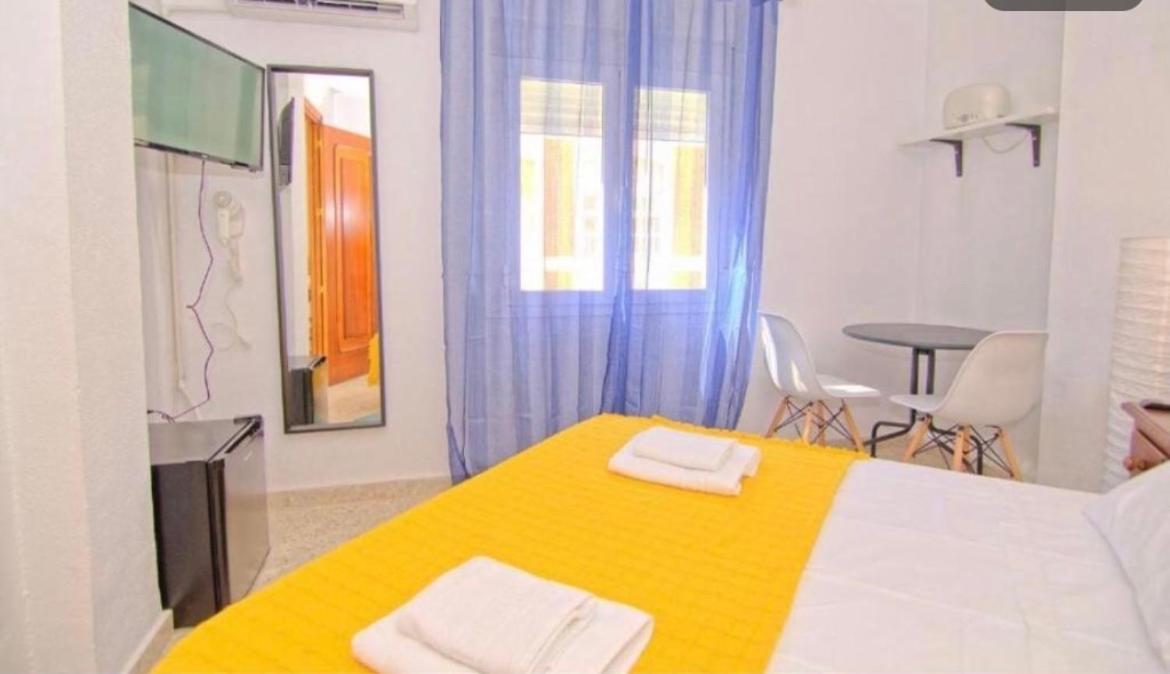 Low Cost Room Málaga Esterno foto