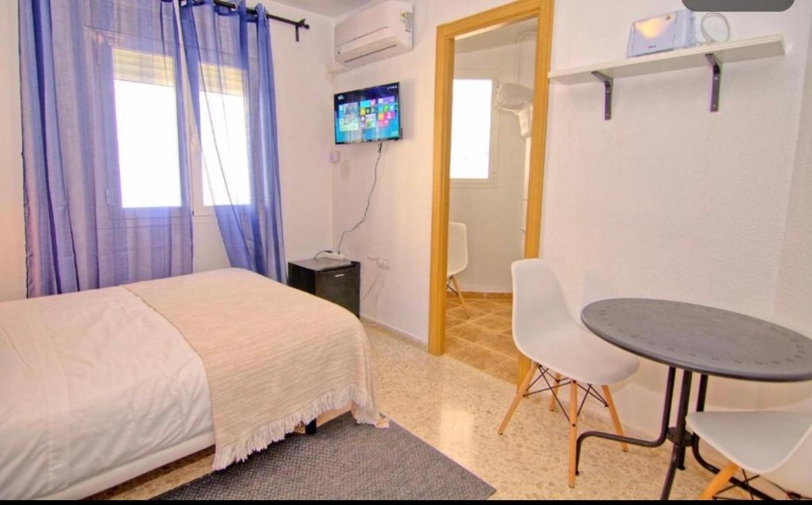 Low Cost Room Málaga Esterno foto
