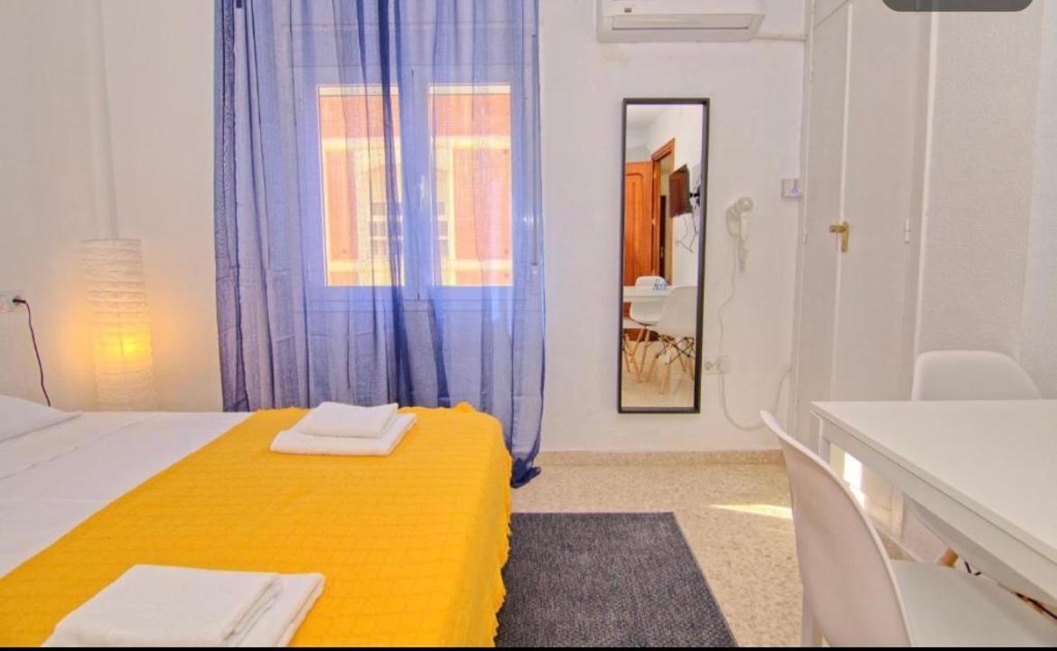 Low Cost Room Málaga Esterno foto